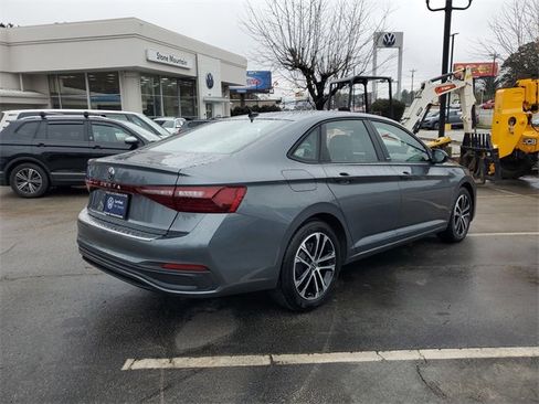 Certified 2025 Volkswagen Jetta Sport image 4