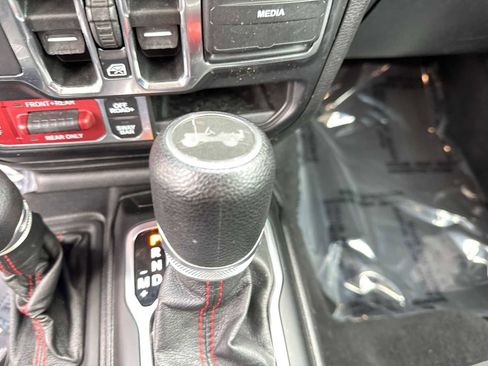 Used 2021 Jeep Wrangler Unlimited Rubicon AWD/4WD image 49