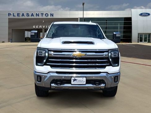Used 2025 Chevrolet Silverado 2500 LTZ w/ LTZ Convenience Package AWD/4WD image 8