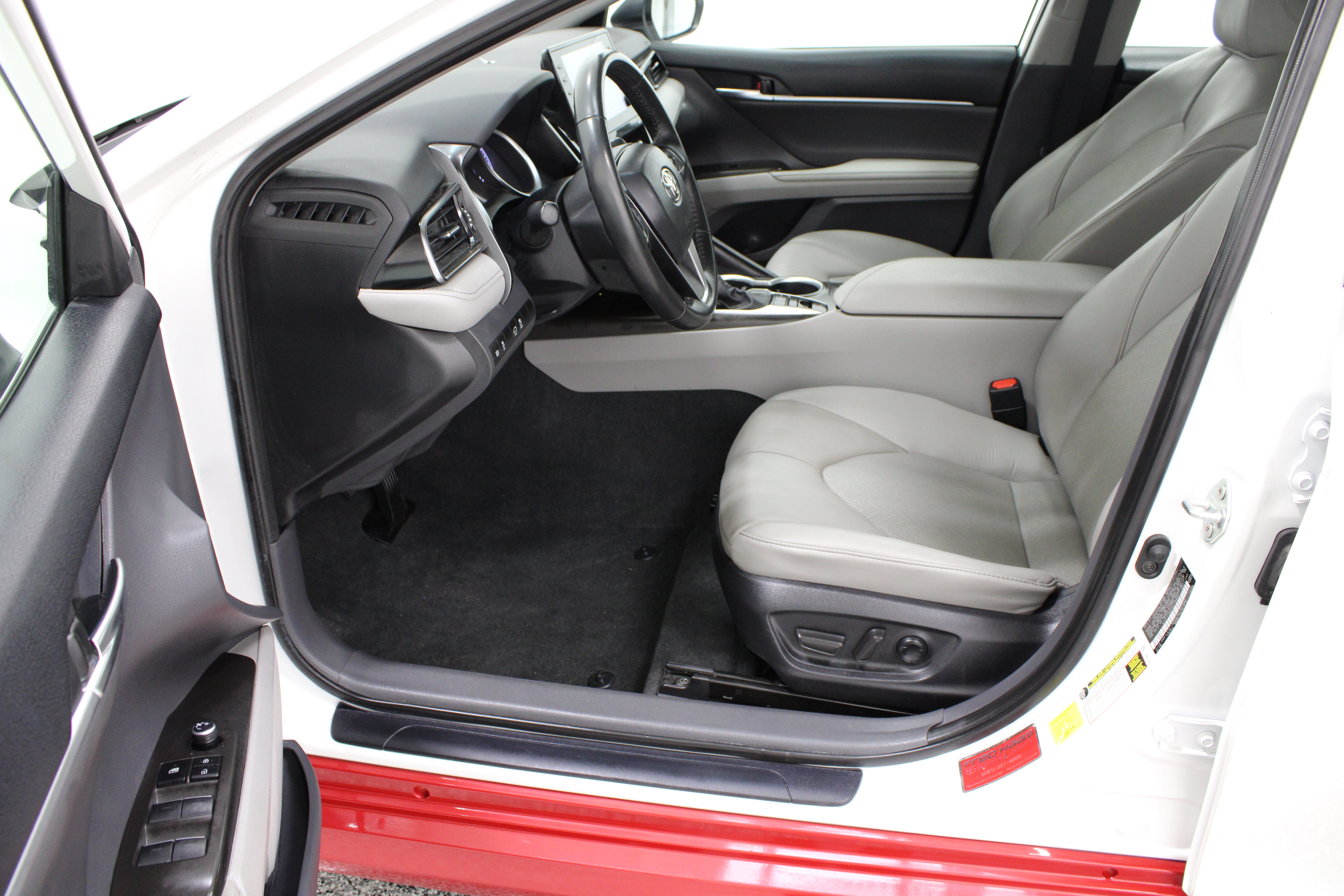 Used 2023 Toyota Camry XLE FWD image 14