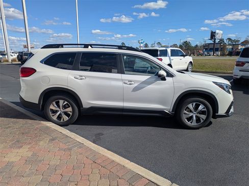 Used 2023 Subaru Ascent Premium w/ Convenience Package image 4