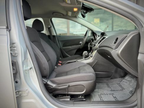 Used 2016 Chevrolet Cruze LT FWD image 16