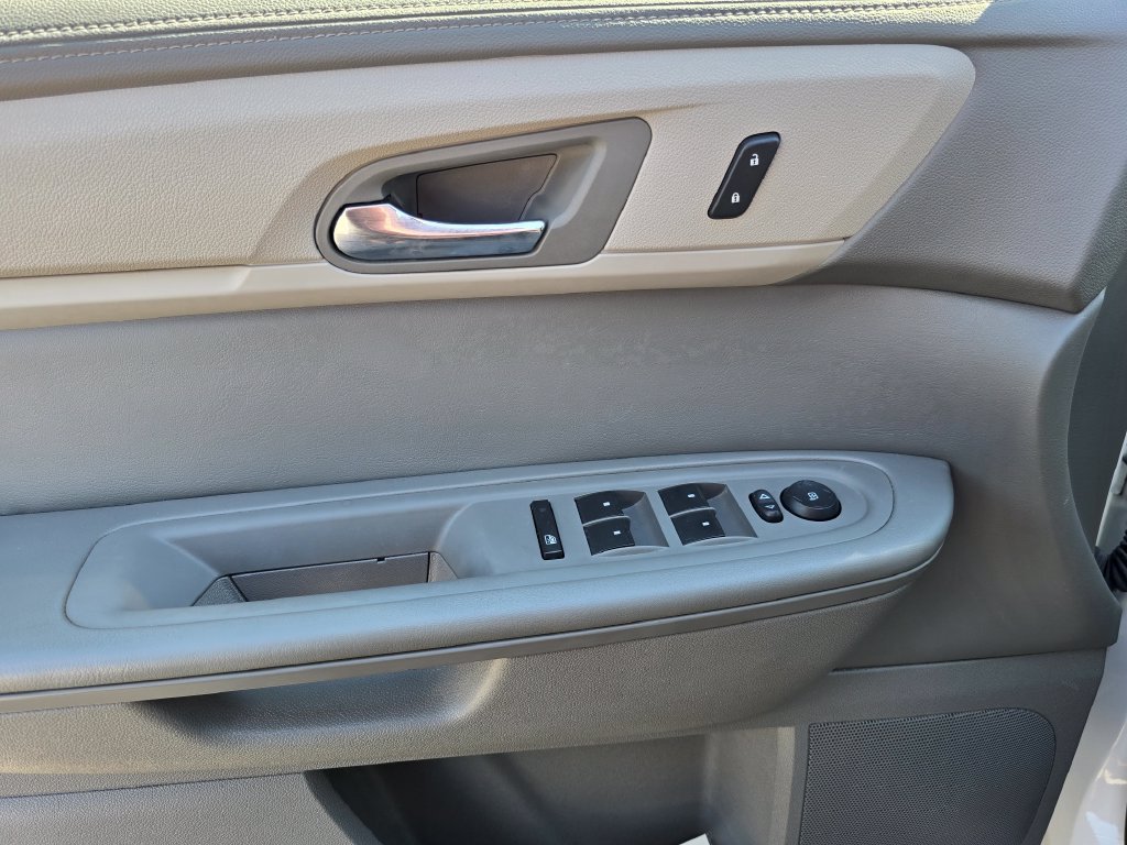 Used 2017 Chevrolet Traverse LT w/ Style and Technology Package FWD image 10