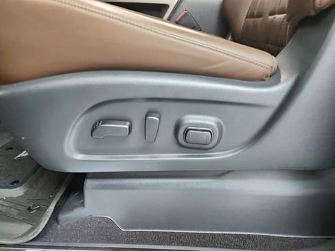 Used 2023 Nissan Titan Platinum Reserve w/ Moonroof Package AWD/4WD image 20