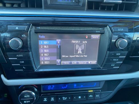 Used 2015 Toyota Corolla LE Premium image 15