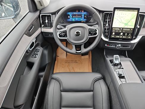 New 2026 Volvo XC90 T8 Ultra w/ Protection Package Premier AWD/4WD image 8