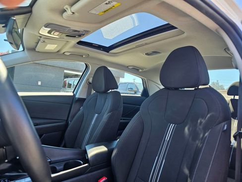 Used 2024 Hyundai Elantra SEL w/ Convenience Package FWD image 21