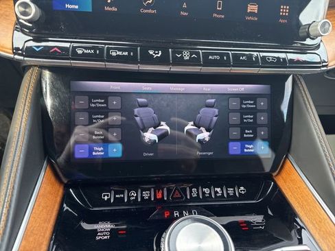Used 2024 Jeep Grand Wagoneer L Series III AWD/4WD image 28