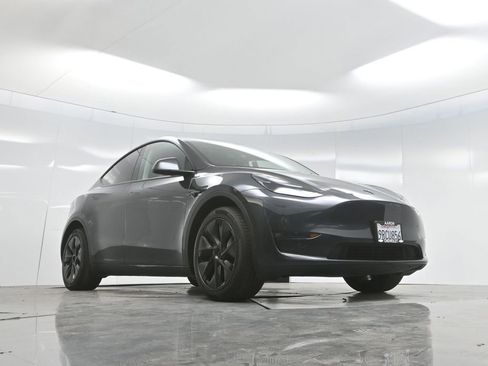 Used 2025 Tesla Model Y Long Range image 65