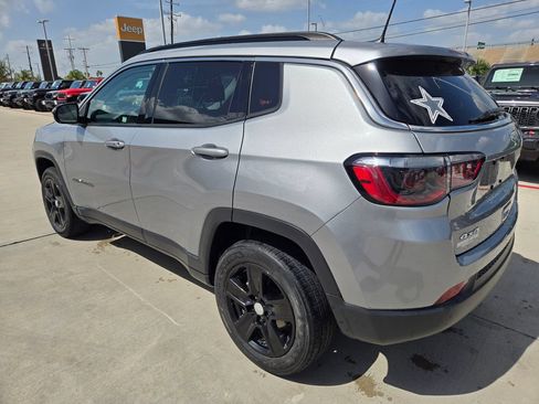 Used 2022 Jeep Compass Latitude AWD/4WD image 5