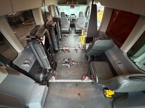 Used 2017 Ford Transit 350 XL image 34