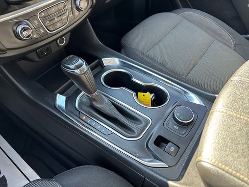 Used 2018 Chevrolet Traverse LT image 17