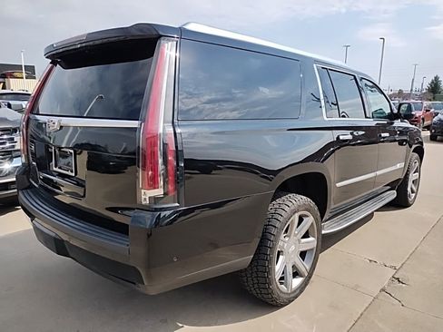 Used 2018 Cadillac Escalade ESV Premium Luxury image 6