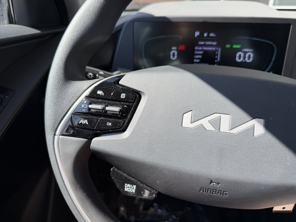 Used 2025 Kia Niro LX FWD image 26