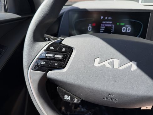 Used 2025 Kia Niro LX FWD image 26