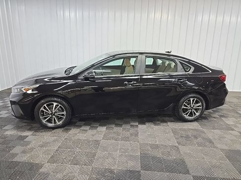Used 2023 Kia Forte LXS w/ LXS Technology Package FWD image 5