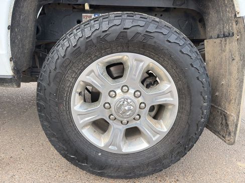 Used 2024 RAM 3500 Big Horn w/ Sport Appearance Package image 10