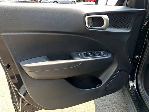 Certified 2024 Hyundai Venue SE FWD image 19
