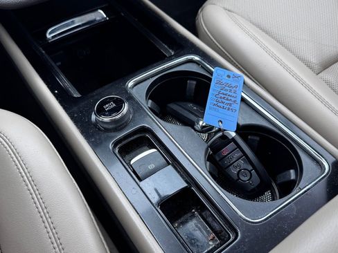 Used 2022 Lincoln Corsair Grand Touring w/ Towing Package AWD/4WD image 11