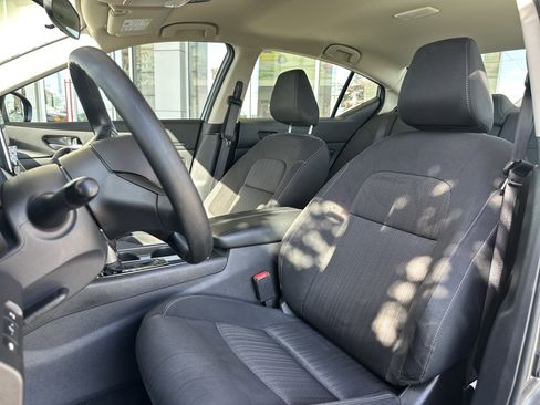 Used 2025 Nissan Altima 2.5 SV FWD image 9