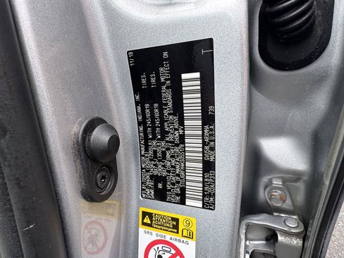 Used 2019 Toyota Highlander XLE AWD/4WD image 35