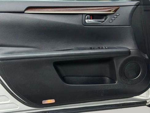 Used 2014 Lexus ES 350 w/ Luxury Package FWD image 46