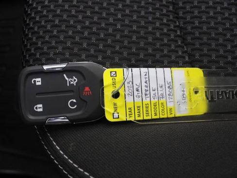 Used 2023 GMC Terrain SLE w/ Driver Convenience Package image 8