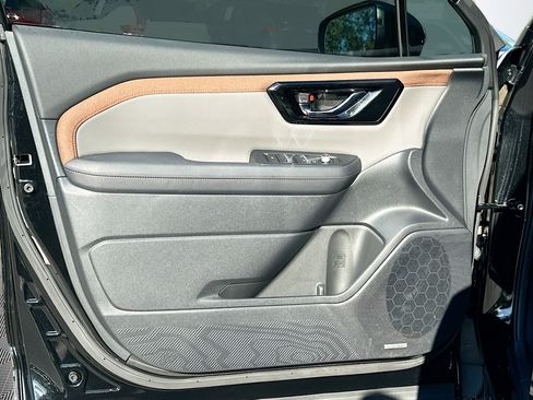 Used 2025 Subaru Forester Sport image 21