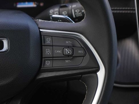 Used 2024 Jeep Grand Cherokee Laredo RWD image 18