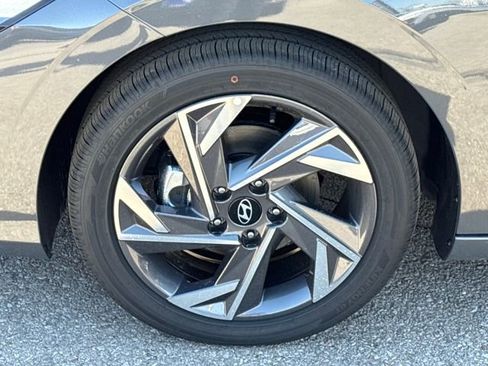 New 2026 Hyundai Elantra Limited FWD image 23