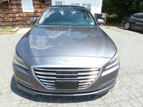 Used 2015 Hyundai Genesis 5.0 RWD image 2