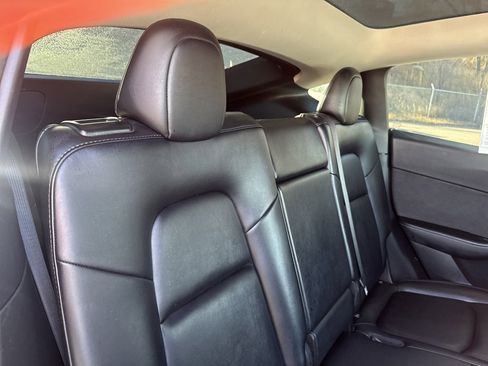 Used 2022 Tesla Model Y Long Range image 20