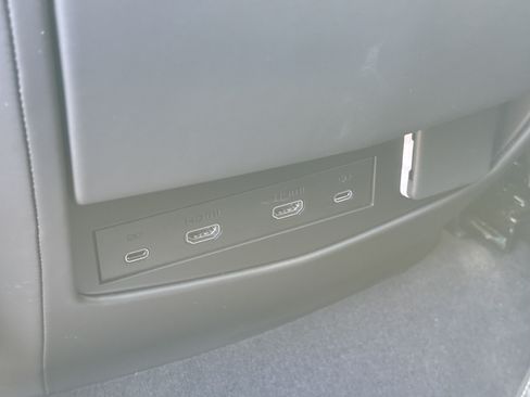 Certified 2025 Cadillac Escalade Premium Luxury Platinum AWD/4WD image 17