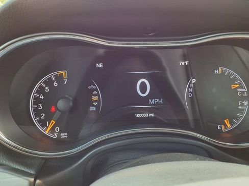 Used 2019 Jeep Grand Cherokee Laredo image 35