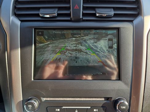 Used 2018 Ford Fusion SE w/ Fusion SE Technology Package image 25