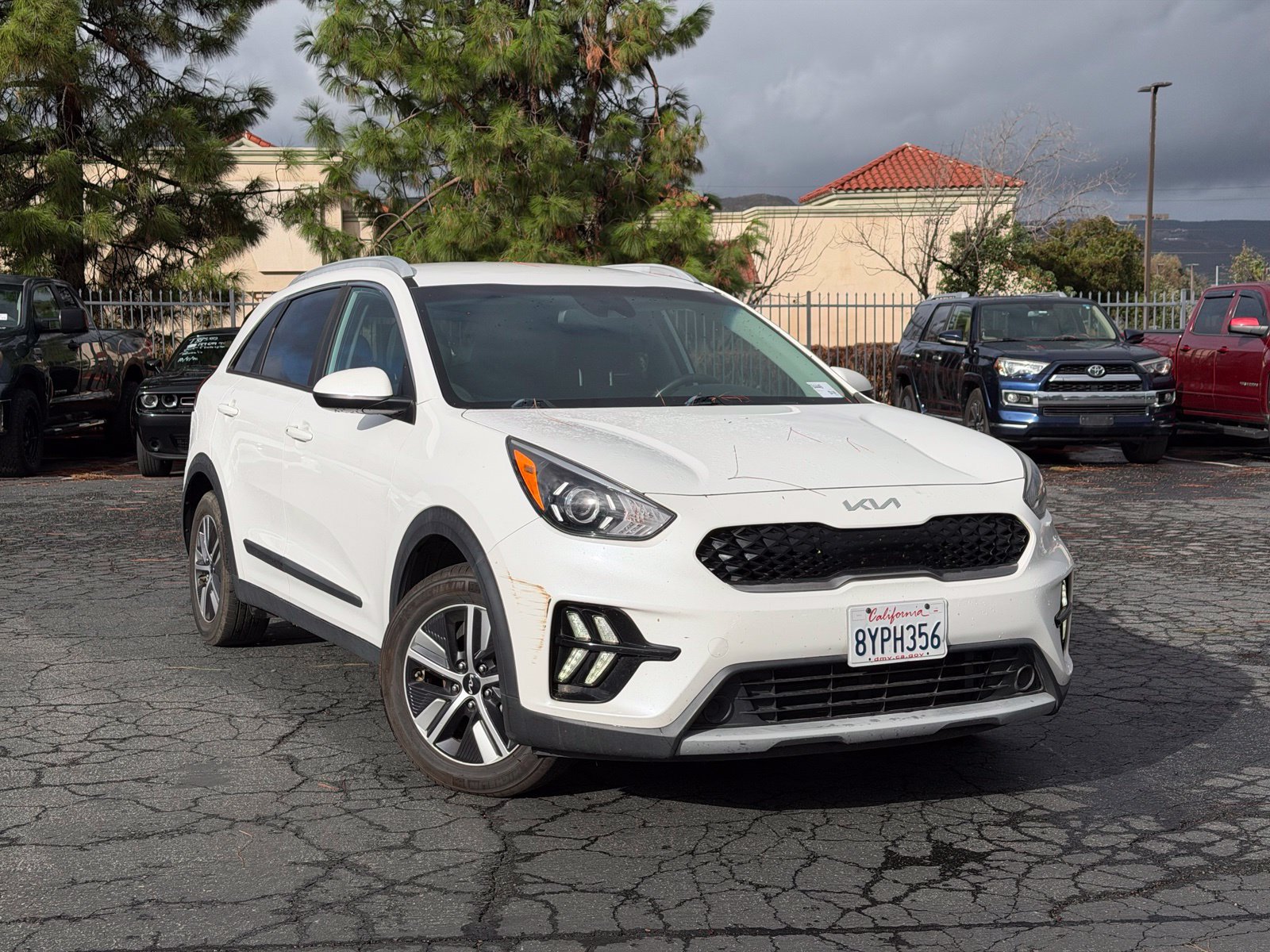 Used 2022 Kia Niro LXS FWD image 1