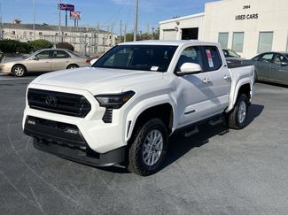 Used 2025 Toyota Tacoma SR5 AWD/4WD video 1