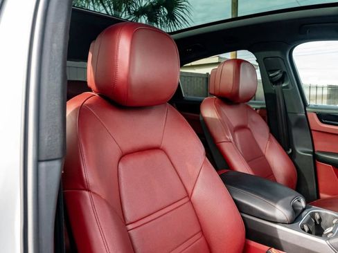 Used 2020 Porsche Cayenne image 18