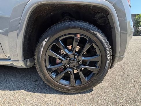 Used 2019 Jeep Grand Cherokee Altitude AWD/4WD image 29