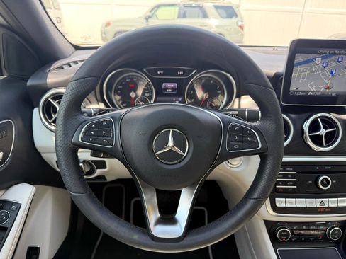 Used 2019 Mercedes-Benz GLA 250 4MATIC image 32