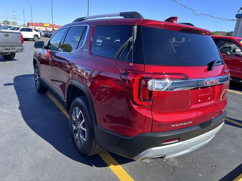 Used 2023 GMC Acadia SLE w/ Driver Convenience Package image 4