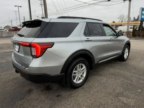 Used 2025 Ford Explorer Active AWD/4WD image 8