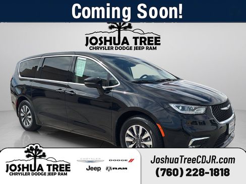 Used 2024 Chrysler Pacifica Limited FWD image 1