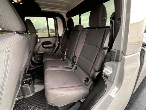 Used 2023 Jeep Gladiator Rubicon image 17