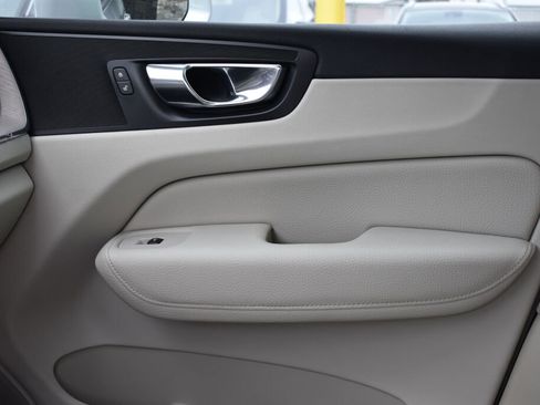 Used 2018 Volvo XC60 T8 Inscription w/ Vision Package image 26