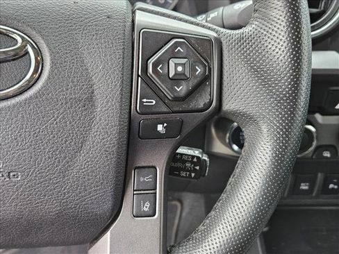 Used 2022 Toyota Tacoma TRD Off-Road w/ Technology Package AWD/4WD image 11