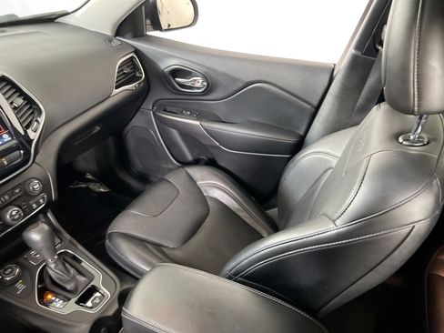 Used 2022 Jeep Cherokee Limited image 23