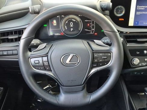 Used 2025 Lexus ES 300h w/ Premium Package FWD image 18