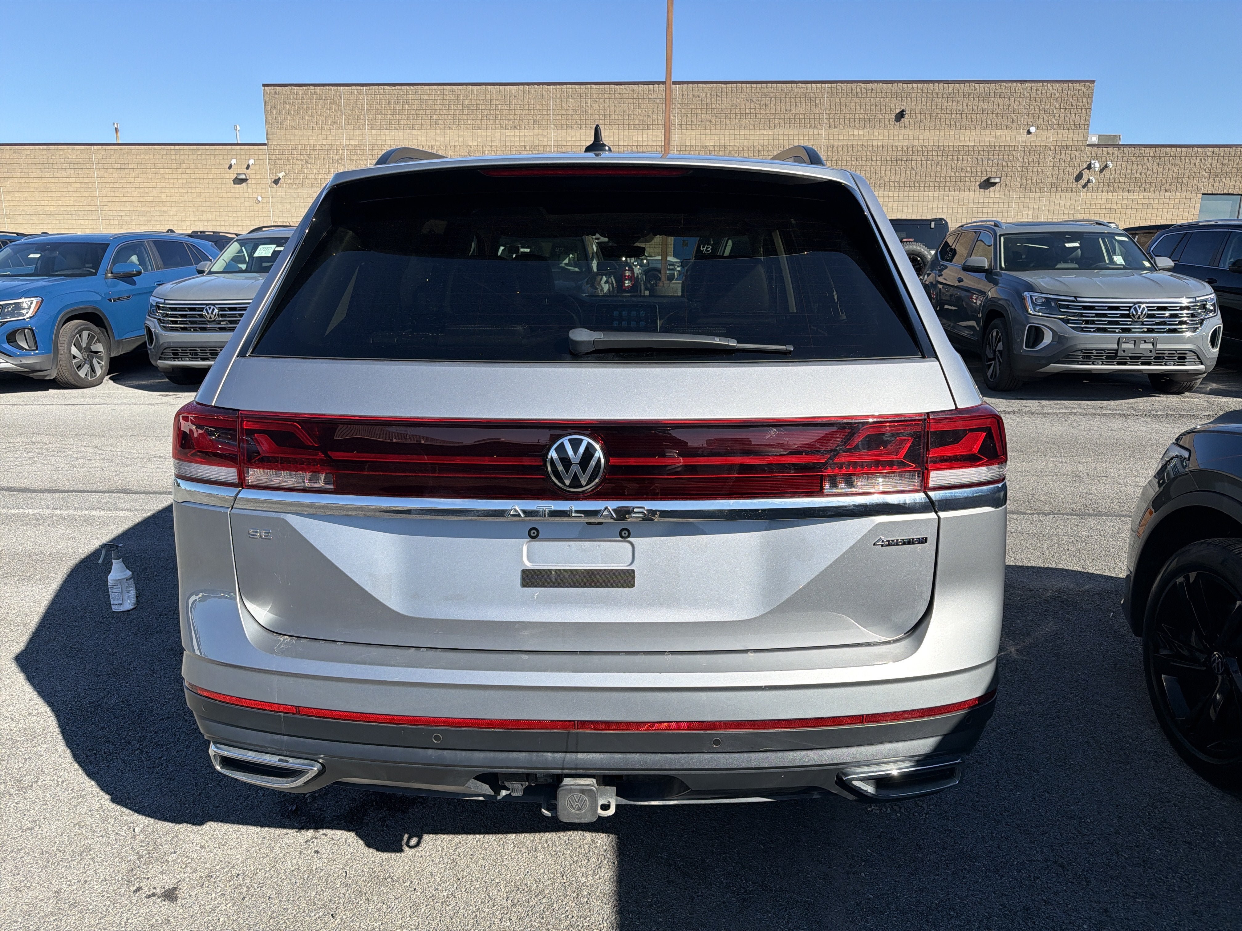 Used 2024 Volkswagen Atlas SE w/ Panoramic Sunroof Package AWD/4WD image 6