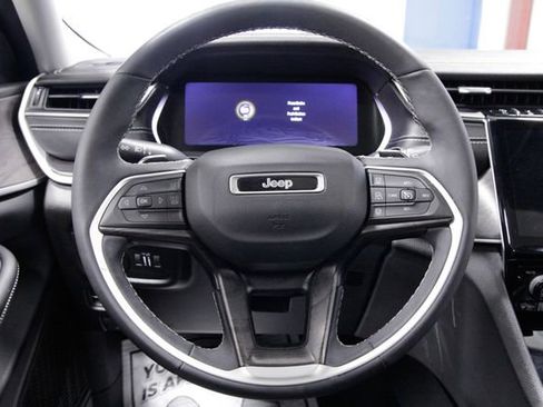 Used 2023 Jeep Grand Cherokee L Limited w/ Black Appearance Package image 15